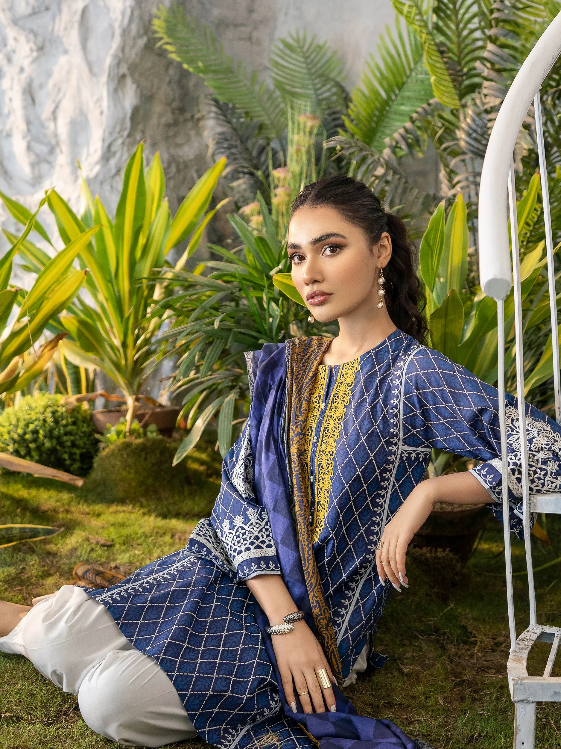 2 Piece Lawn Suit-Embroidered (Unstitched)